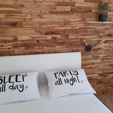 Little Olive Tree House Apartamento Sali Exterior foto